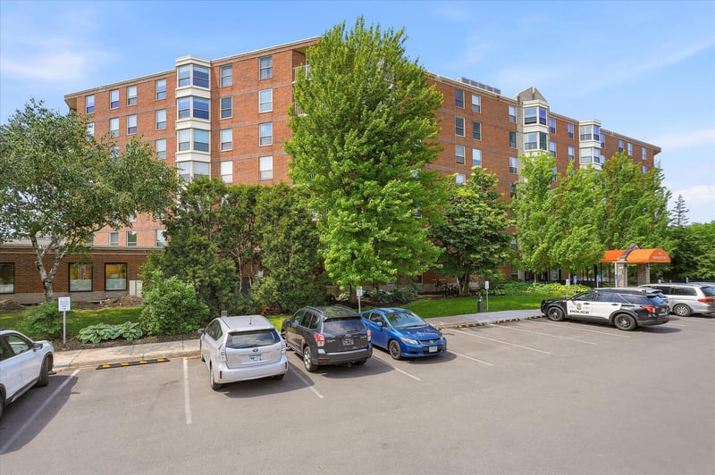1425 W 28th St #322, Minneapolis, MN 55408