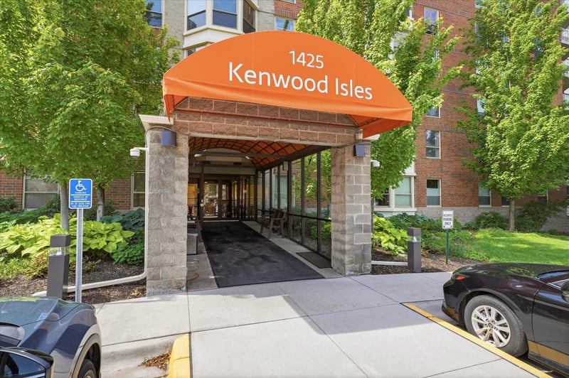 1425 W 28th St #322, Minneapolis, MN 55408