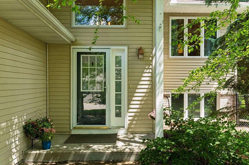 1417 Mcknight Cir, Victoria, MN 55386