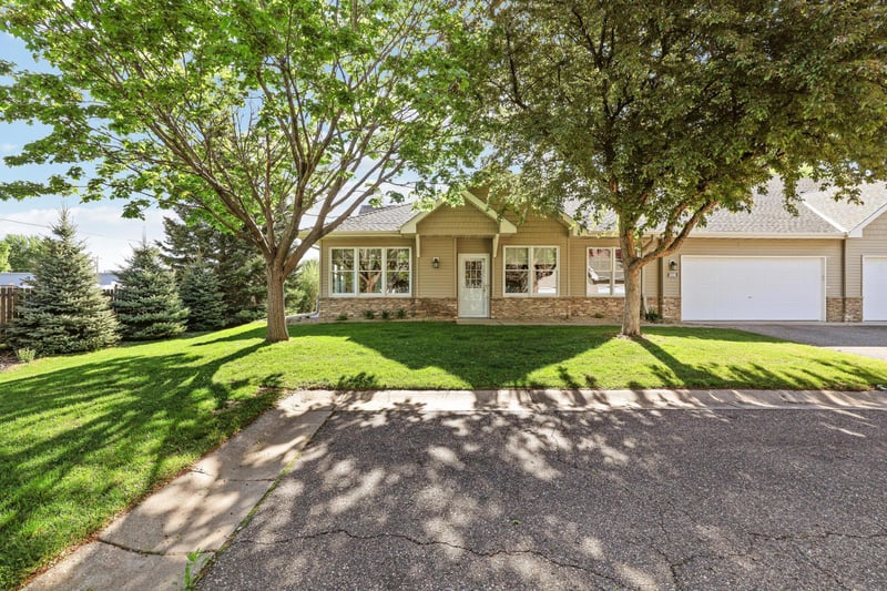 308 Hayes Dr #34, Hastings, MN 55033