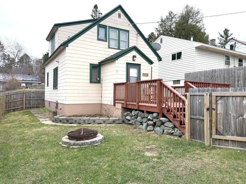 37 E Boundary St E, Ely, MN 55731