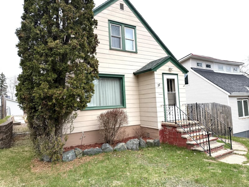 37 E Boundary St E, Ely, MN 55731