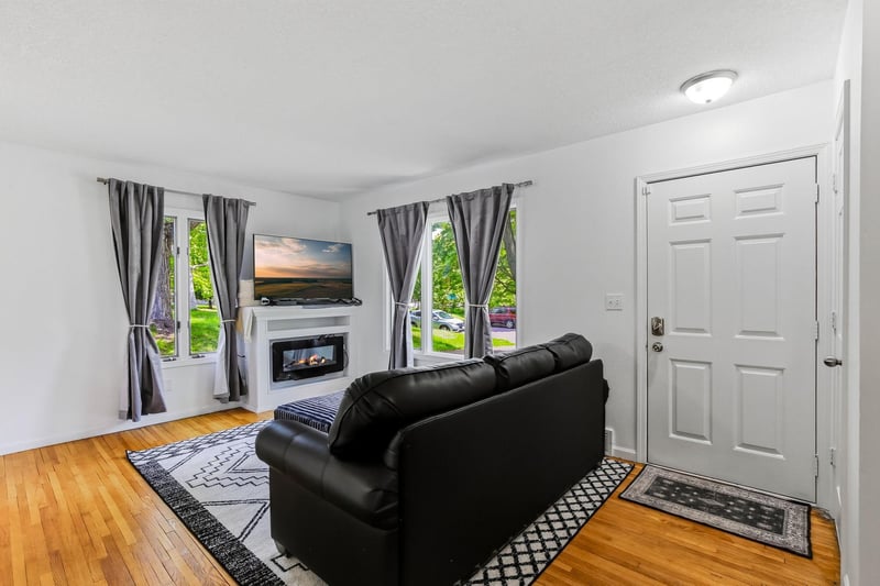 5895 Quebec Ave N, Crystal, MN 55428