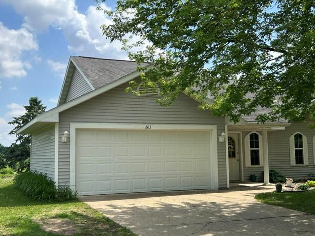 203 Lindstrom Ave W, Grove City, MN 56243