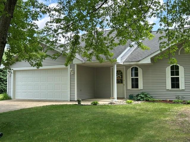203 Lindstrom Ave W, Grove City, MN 56243