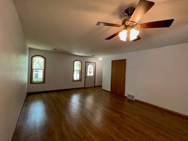 203 Lindstrom Ave W, Grove City, MN 56243