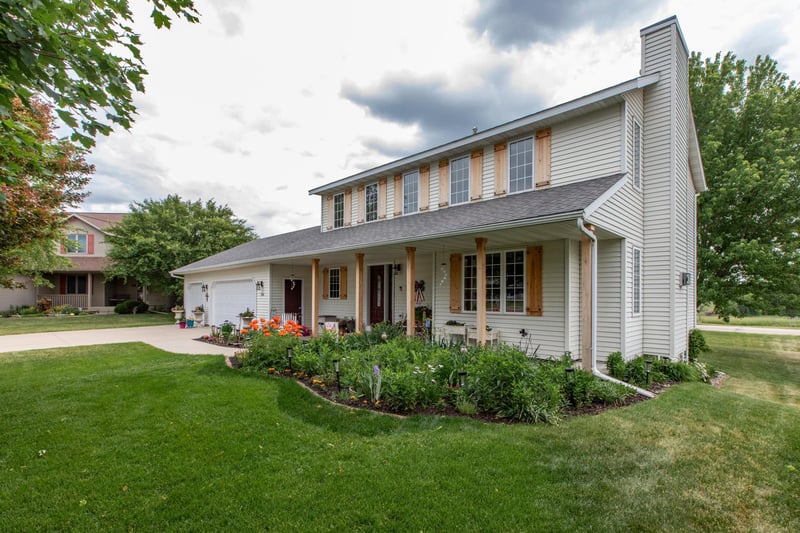 704 Country Estate Ct SE, Stewartville, MN 55976