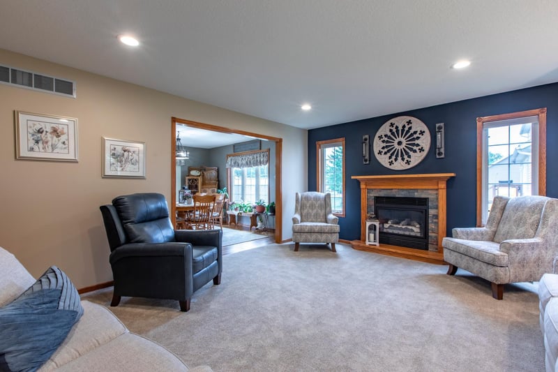 704 Country Estate Ct SE, Stewartville, MN 55976