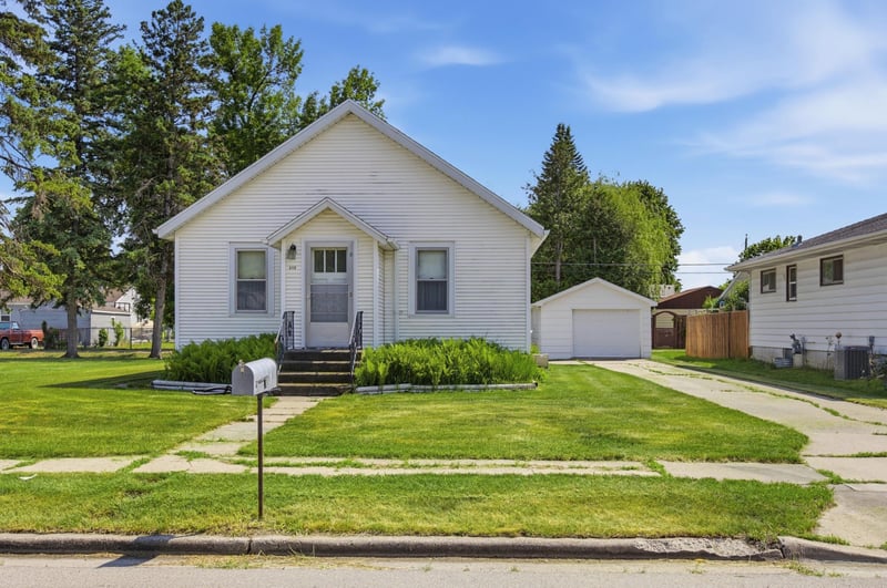 212 1st Ave SW, Dilworth, MN 56529