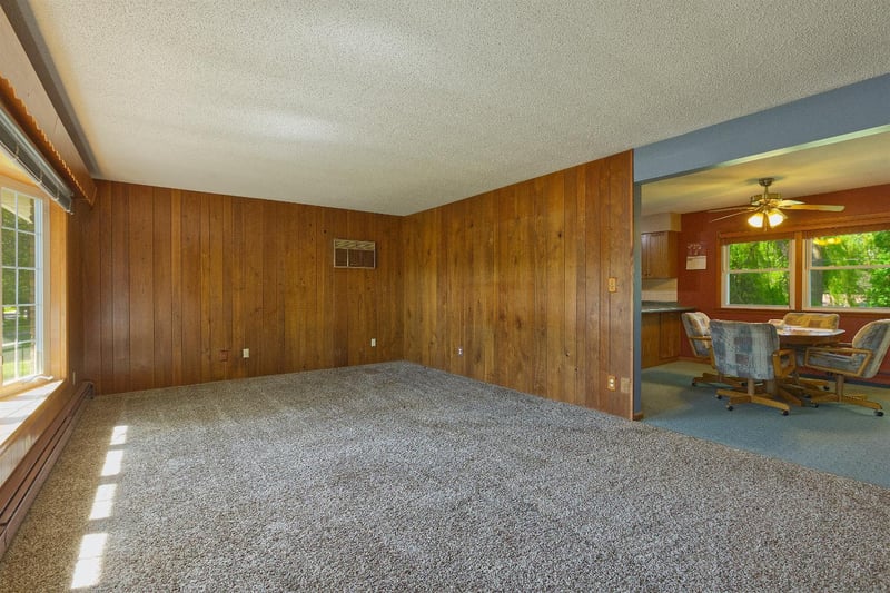 540 4th St N, Winsted, MN 55395