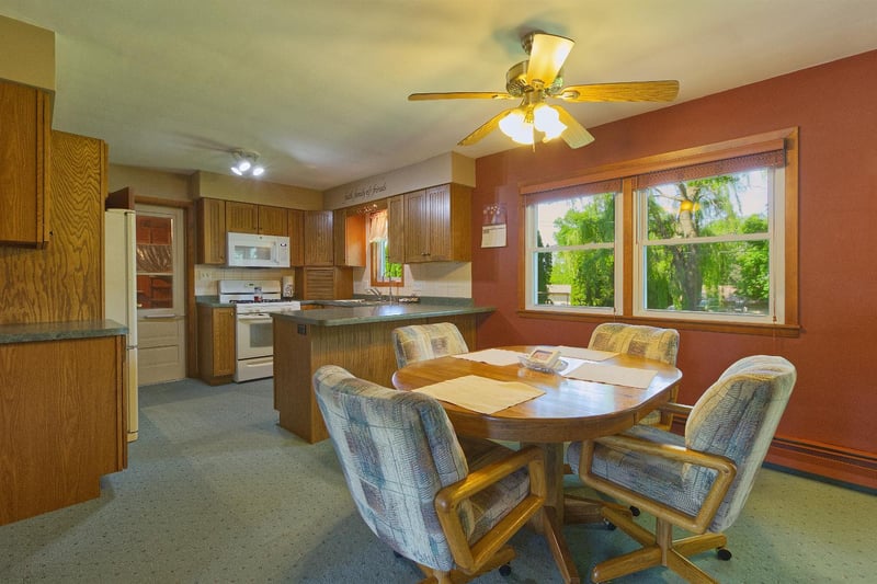 540 4th St N, Winsted, MN 55395