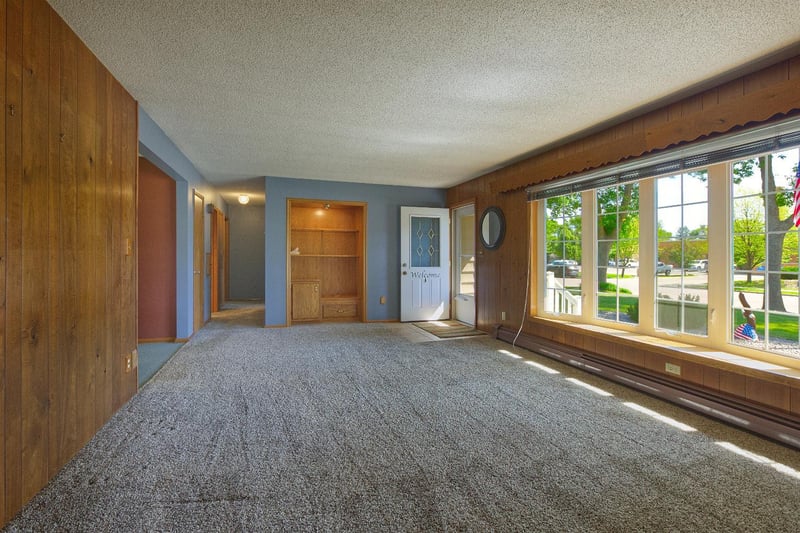 540 4th St N, Winsted, MN 55395