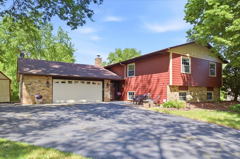 15873 Hayes Trail Ct, Apple Valley, MN 55124