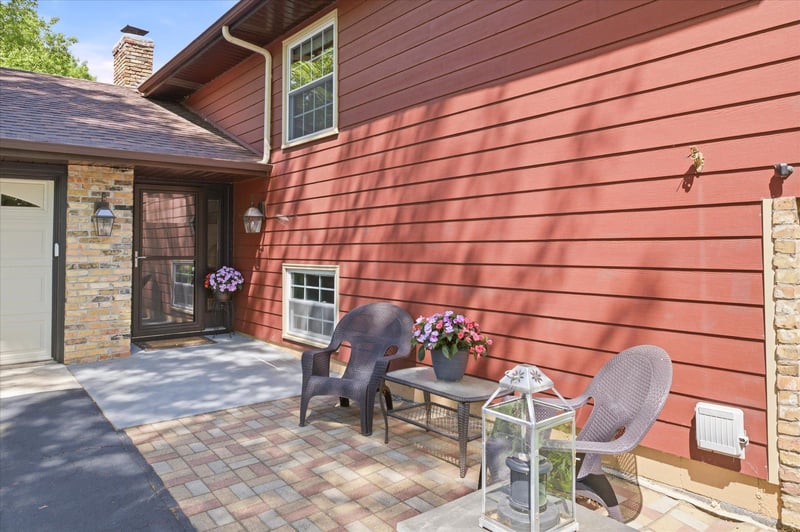 15873 Hayes Trail Ct, Apple Valley, MN 55124
