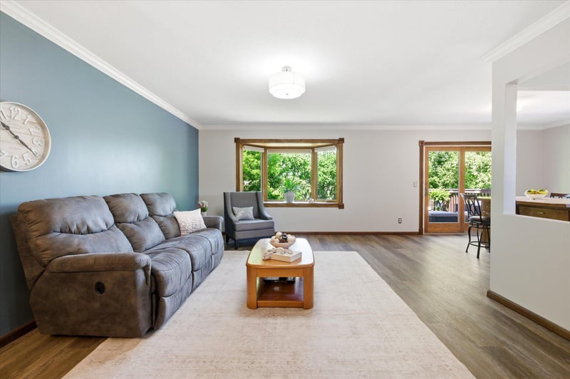 15873 Hayes Trail Ct, Apple Valley, MN 55124