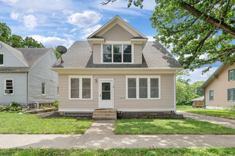 137 South St, Owatonna, MN 55060