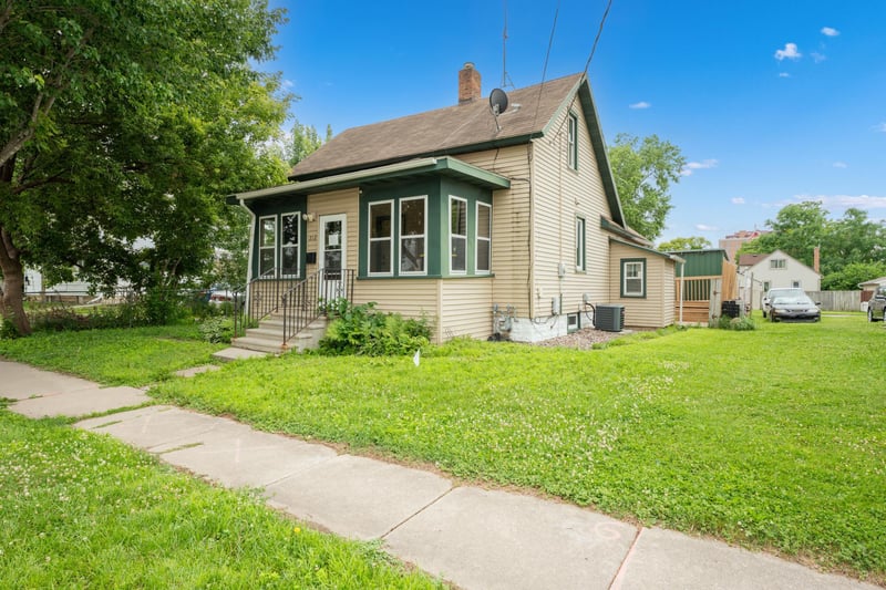 212 8th St NW, Rochester, MN 55901