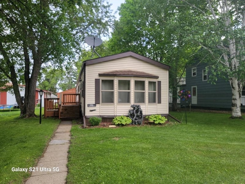 216 Cherry St NW, Bertha, MN 56437