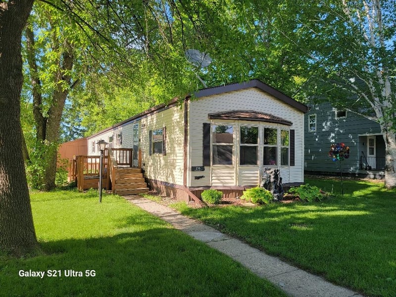216 Cherry St NW, Bertha, MN 56437
