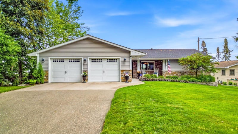 28885 Park Pl, Chisago City, MN 55013