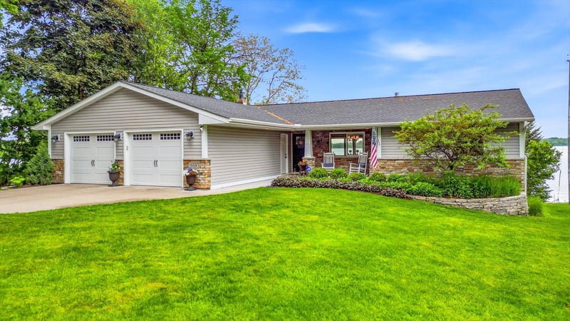 28885 Park Pl, Chisago City, MN 55013