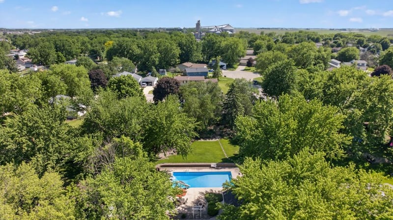 804 6th St NW, Kasson, MN 55944