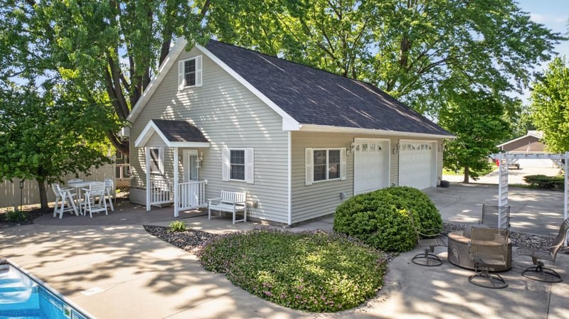 804 6th St NW, Kasson, MN 55944