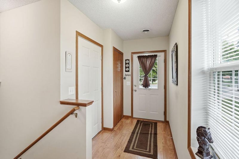 6435 157th St W, Apple Valley, MN 55124