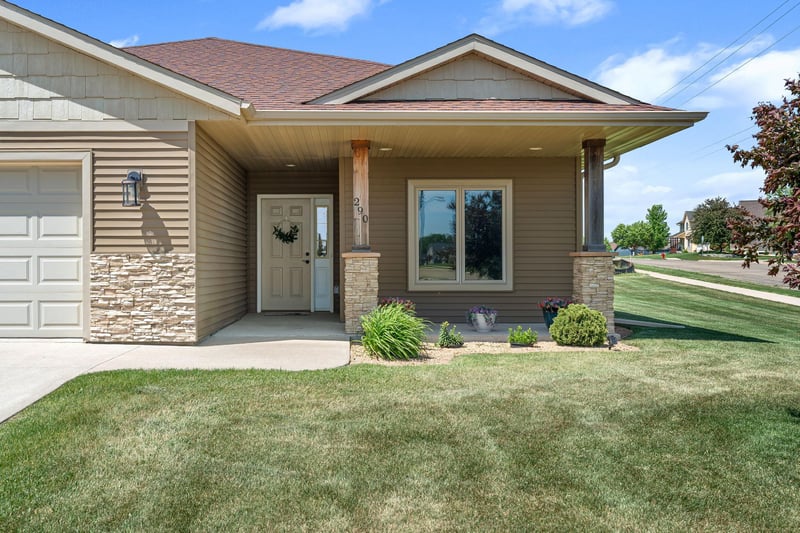 290 Acorn Pl NE, Owatonna, MN 55060
