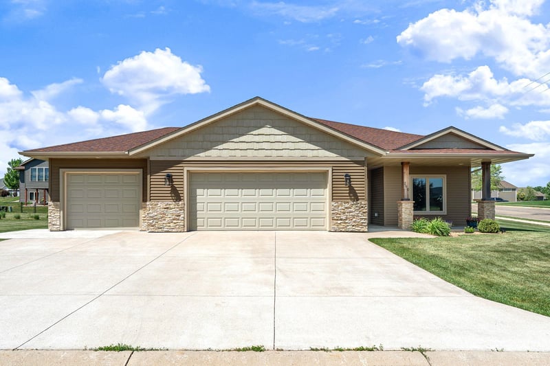 290 Acorn Pl NE, Owatonna, MN 55060