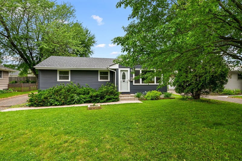 1031 Sumter Ave N, Golden Valley, MN 55427