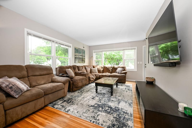 1031 Sumter Ave N, Golden Valley, MN 55427