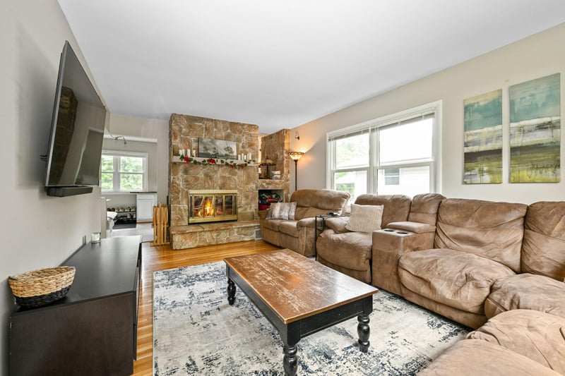 1031 Sumter Ave N, Golden Valley, MN 55427