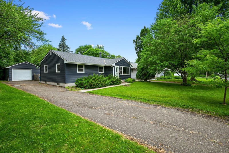 1031 Sumter Ave N, Golden Valley, MN 55427