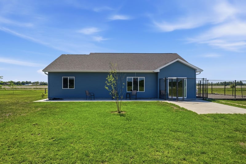 8594 Dolphin Rd, Princeton, MN 55371
