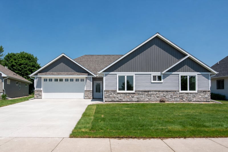 216 Dancing Waters Cir, Mankato, MN 56001