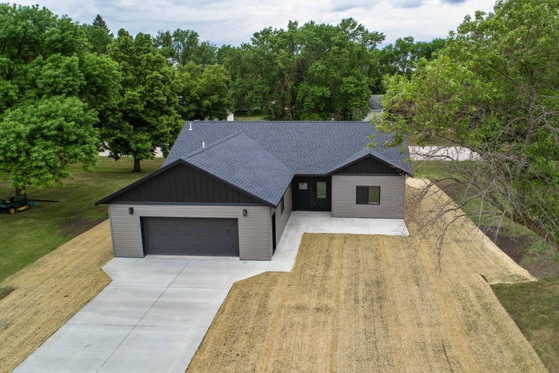 313 1st St NE, Rothsay, MN 56579