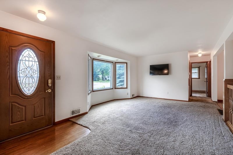 100 Meadow Ln, Mankato, MN 56001