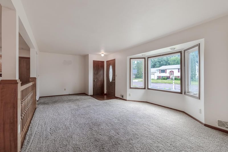 100 Meadow Ln, Mankato, MN 56001