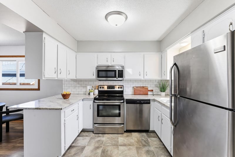 936 Jefferson Ave, Saint Paul, MN 55102