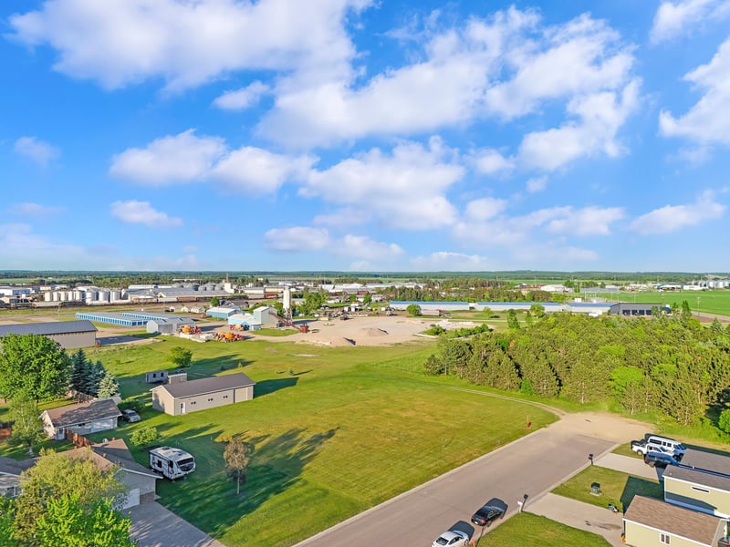 707 4th St Se, Perham, MN 56573