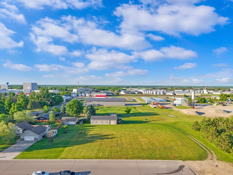 707 4th St Se, Perham, MN 56573