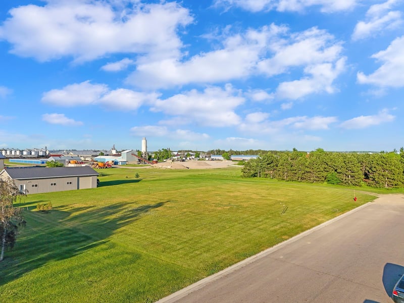 707 4th St Se, Perham, MN 56573