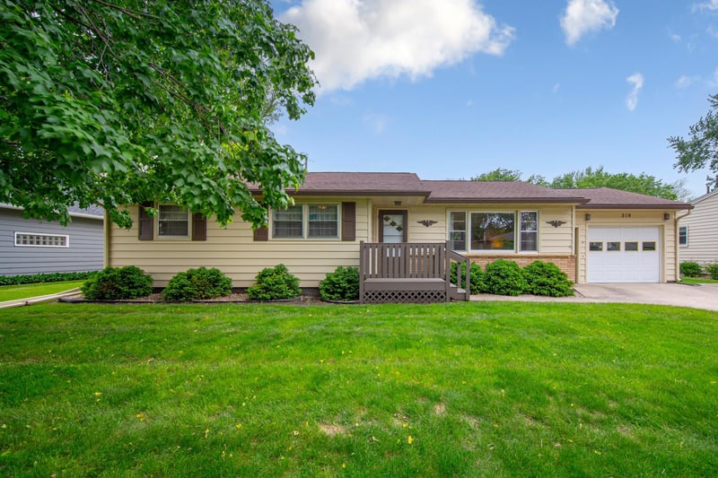 219 Floral Ave, Mankato, MN 56001