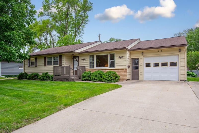 219 Floral Ave, Mankato, MN 56001