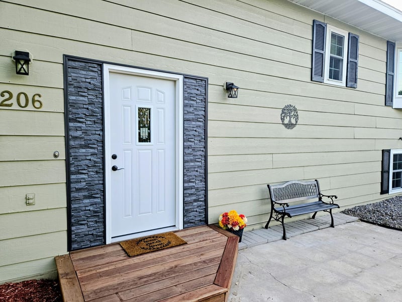 206 Pine St SW, New London, MN 56273