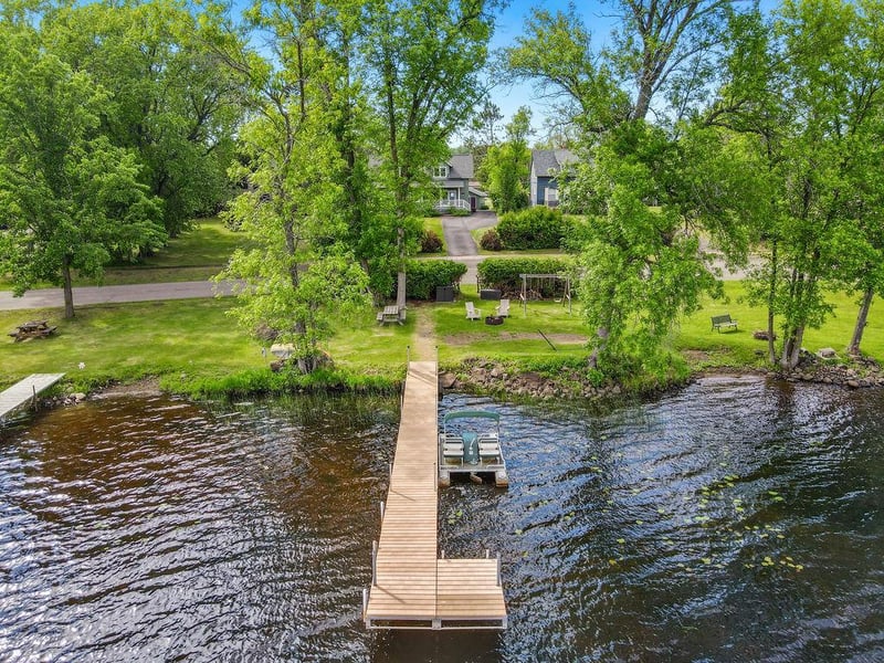 156 Lakeshore Dr, Moose Lake, MN 55767