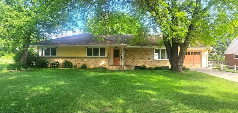 505 E 3rd St, Morris, MN 56267