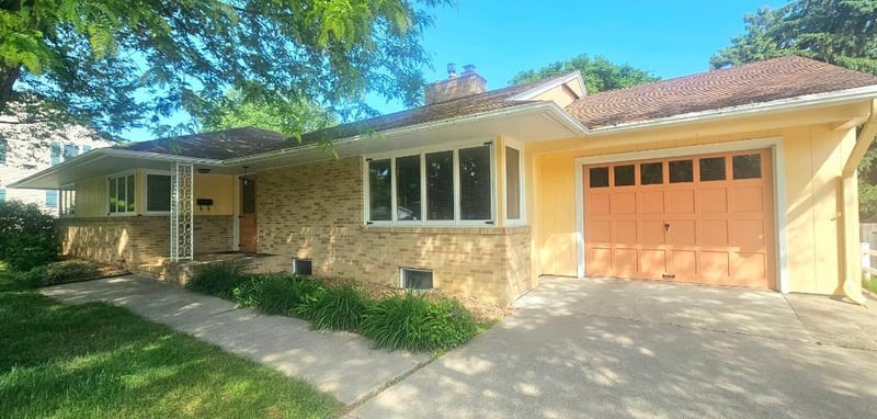 505 E 3rd St, Morris, MN 56267