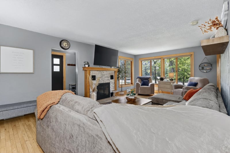 323 NW 11th St, Grand Rapids, MN 55744